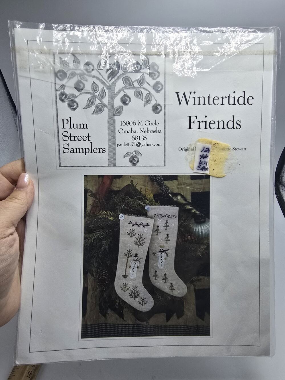 Plum Street Samplers - Wintertide Friends Cross Stitch Pattern